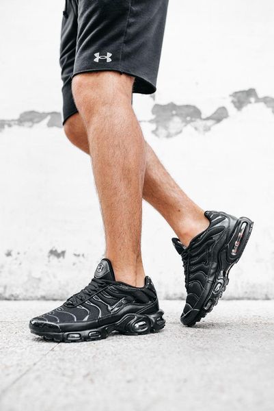 Кросівки чоловічі Nike Air Max Plus Triple Black 604133-050 фото