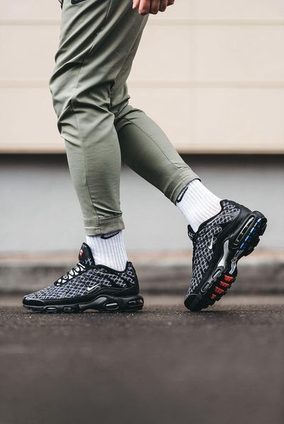 Кросівки чоловічі Nike Air Max Plus Tn France DV3194-001 фото